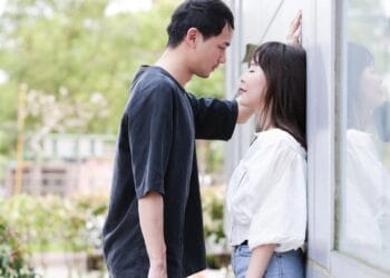 Man has 5 “wives”, living in same complex, unaware of each other