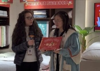 She wins ￥10K for not feeling anxious without mobile for 8 hours