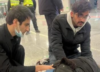 2 foreign students praised for their heroic actions