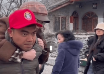 Heroic Act: Foreign tourist rescues young woman in China