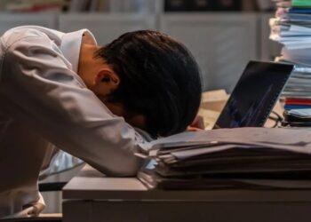 Chinese tutor, managing 400 students overtime, dies at work