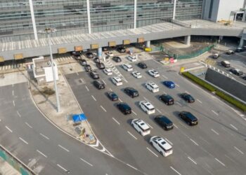 On-Board Clearance Service From City eases entry for foreigners