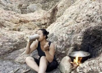25-Year-Old Chinese Woman Goes Viral After Shedding 14kg in 35-Day Wilderness Survival Challenge