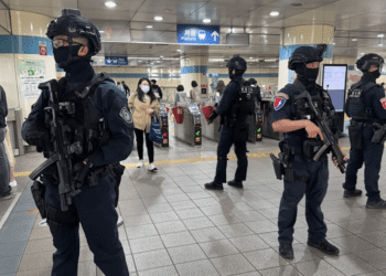 Knife-wielding attacker kills 3, Dies During Police Chase