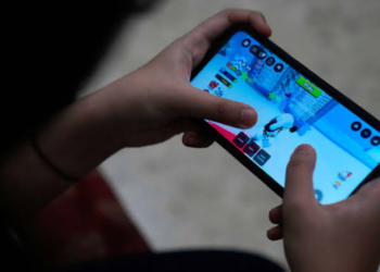 China Tightens School Phone Rules as More Cities Move to Keep Smartphones Out of Classrooms